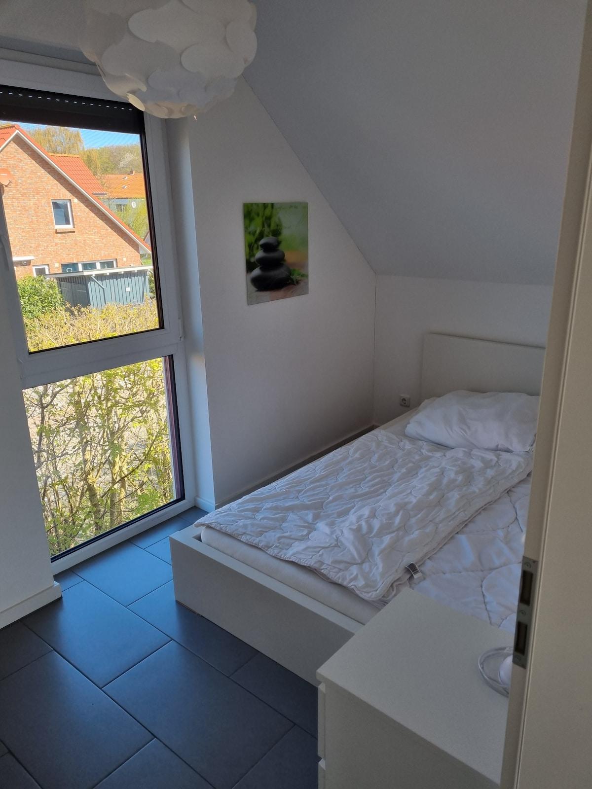 Schlafzimmer am Fenster